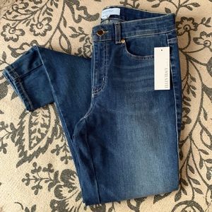 Woman’s new Ellen Tracy skinny jeans size 6